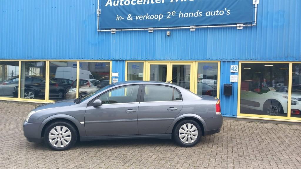 Opel Vectra 2.2-16v elegance navigator