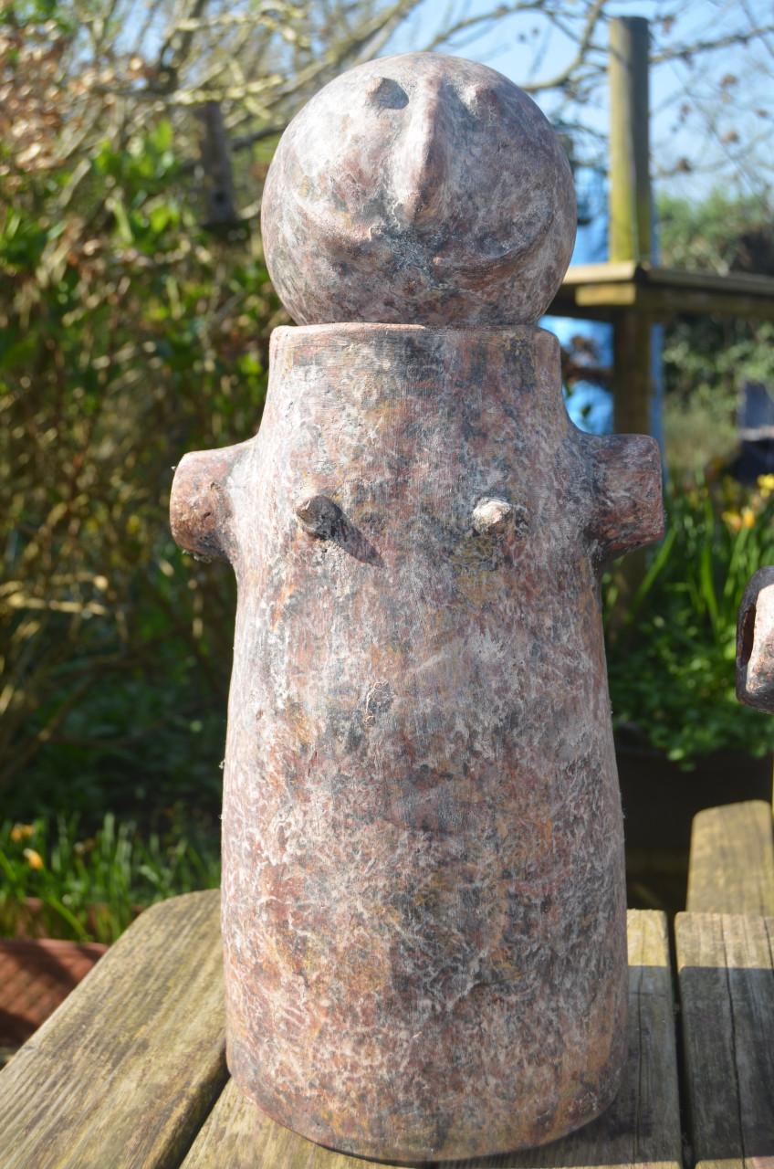 Aardew. terracotta beeldengroep v.e. gezinnetje