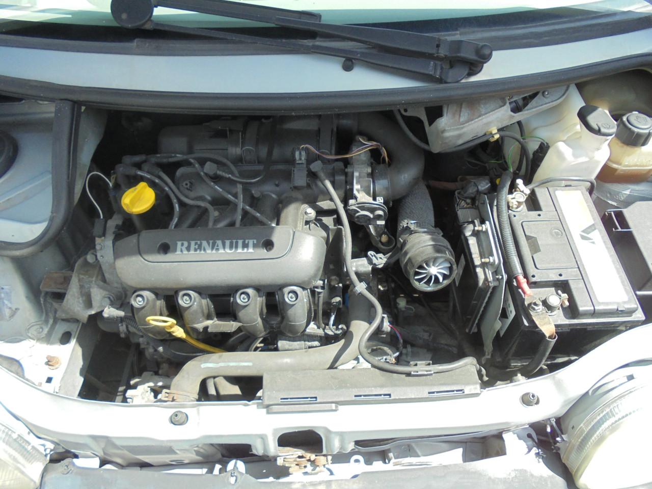 Twingo HET BETREFT EEN ZO MEENEEM AUTO !!!! oerdegelijke 1.2 motor € 450