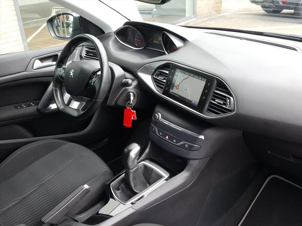 Peugeot 308 1.2 e-thp 110pk blue lease premium | navigatie | bt | cruise & 