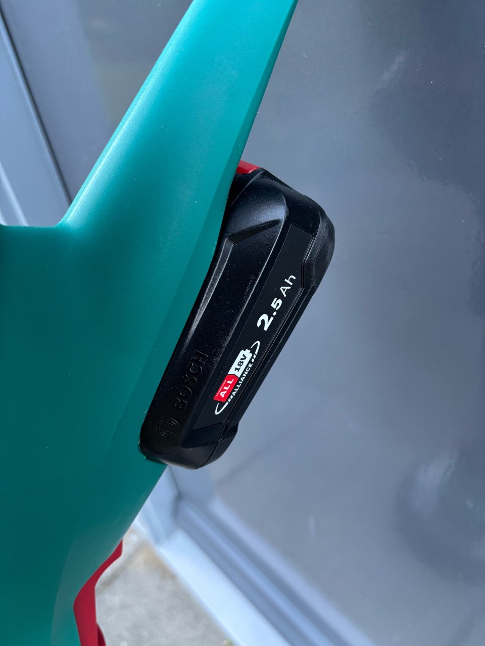 Bosch accu grastrimmer + 18V 2,5Ah accu en acculader