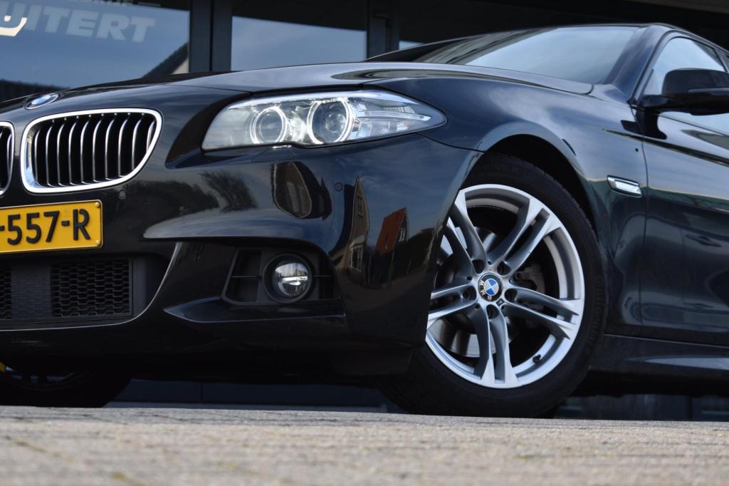 BMW 5 Serie 520i m sport | schuifdak | camera | leder | nap | adapt. cruise