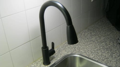 Keuken mengkraan met sla sproeier mat zwart 20 euro