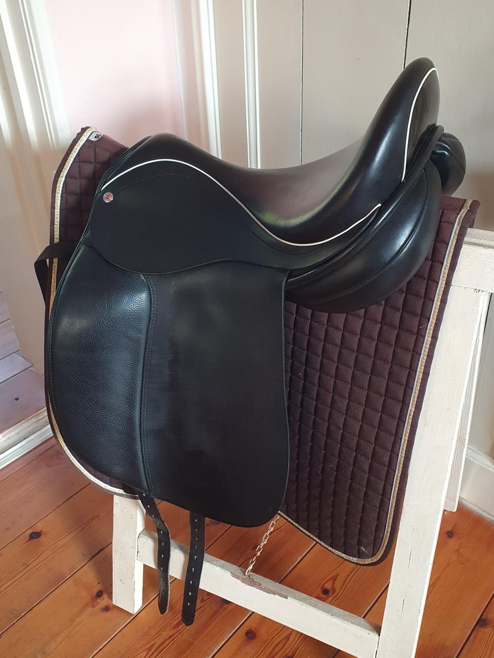 Schutte dressuur zadel 18inch