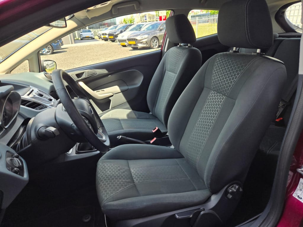 Ford Fiesta 1.25 44kw 3dr, cruise control