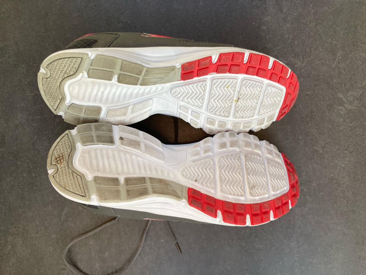 Sportschoenen man maat 43