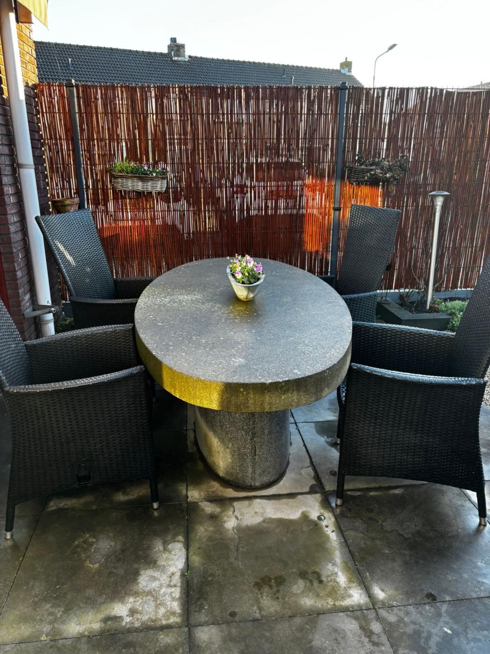Granieten tuintafel ovaal + 4 verstelbare stoelen