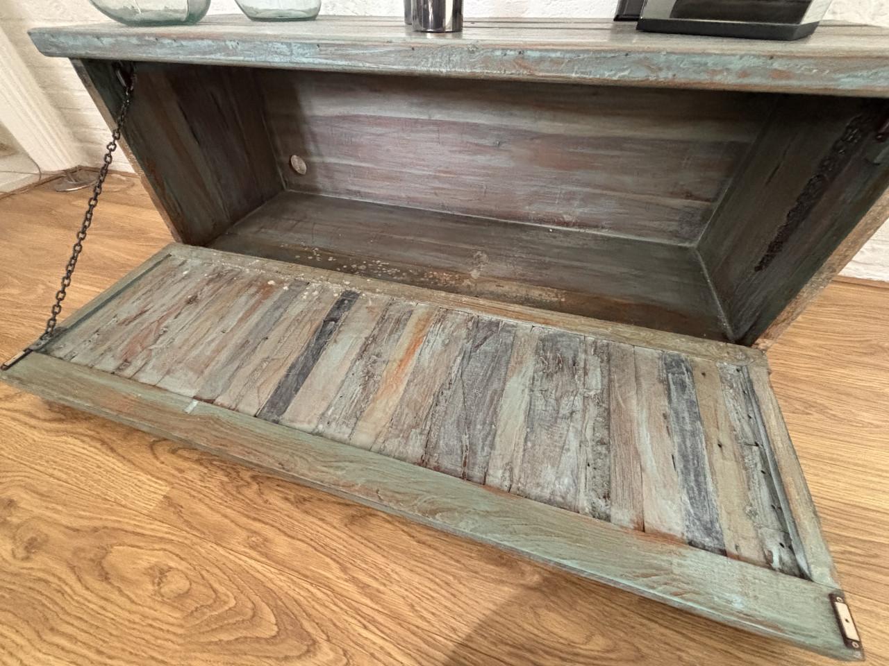 Te koop: unieke houten dekenkist