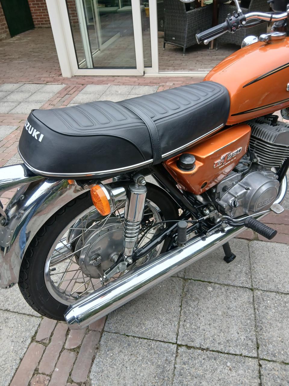 Suzuki gt 250