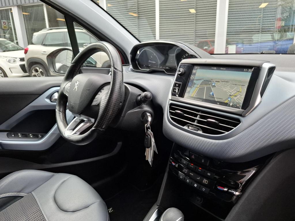 Peugeot 208 110 allure automaat eat6 nav/clima/camv
