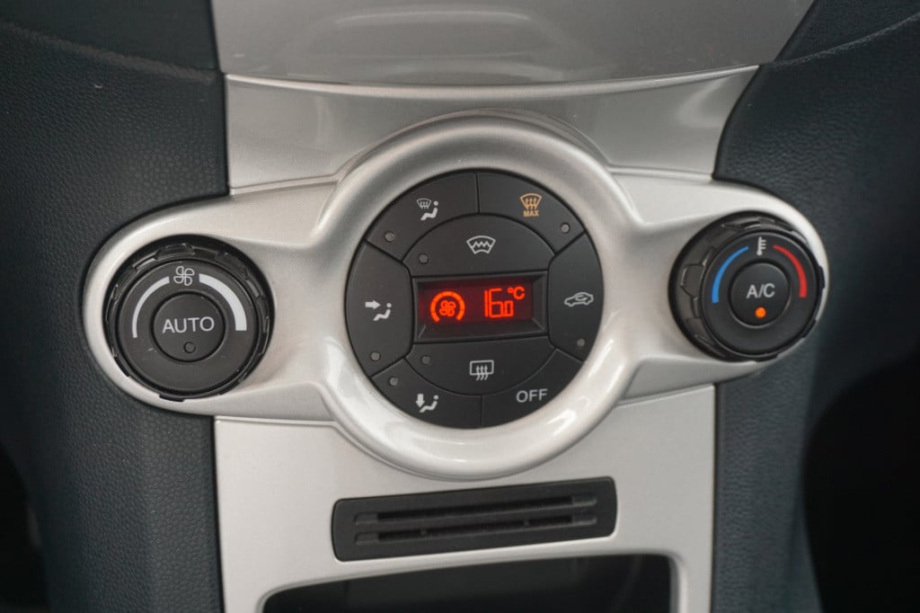 Ford Fiesta 1.6 titanium airco / cruise / elektr. ramen /  lm velgen / nap