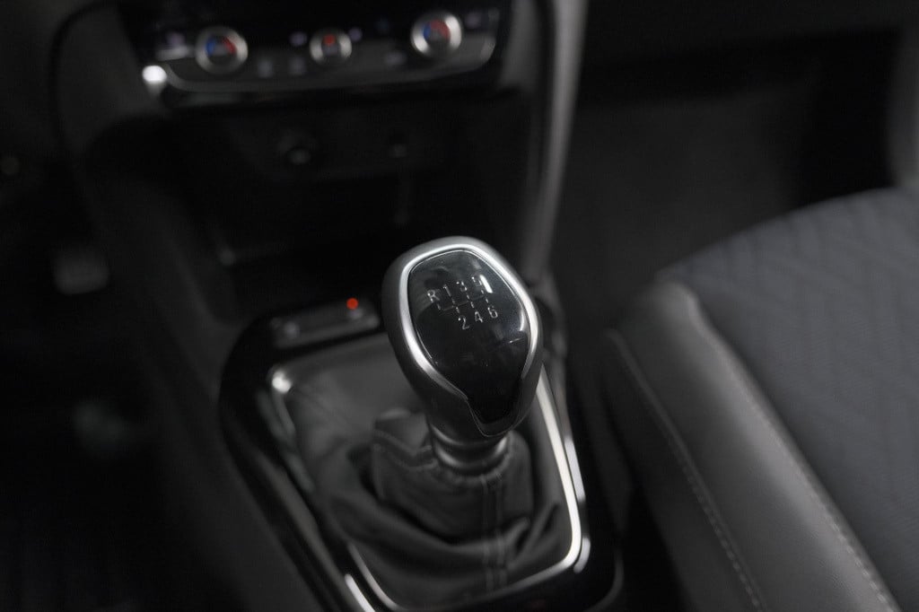 Opel Corsa 1.2 turbo 100 ultimate | panoramadak | camera | dodehoekdetectie