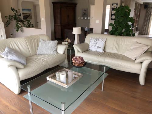 Wit lederen bankstel: 2 en 3 zits