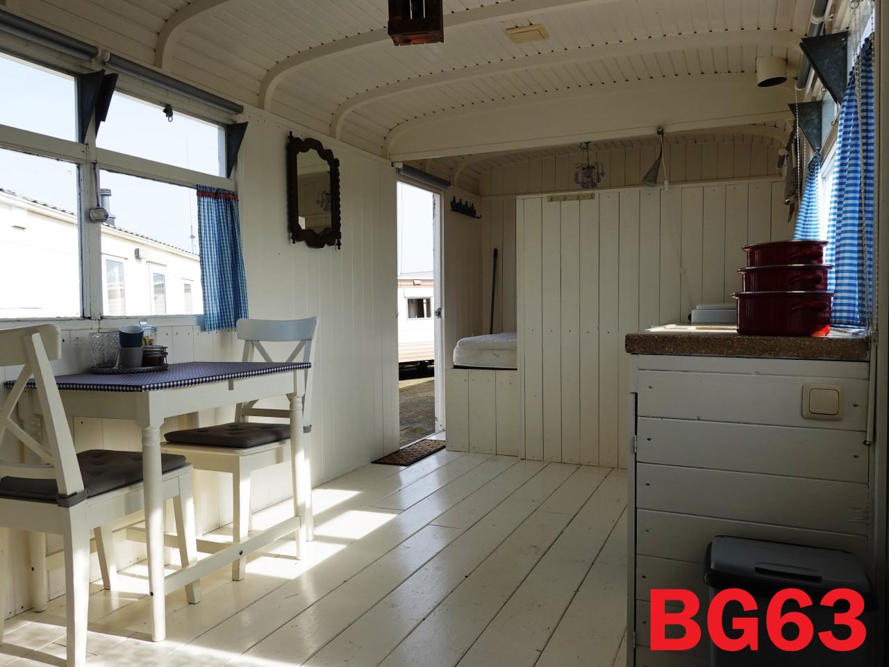 Leuke pipowagen te koop met retro interieur voor verhuur of B&B