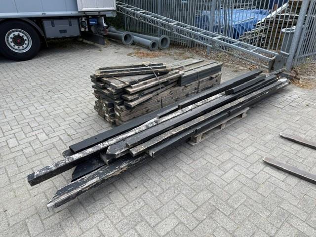 Partij houten balken