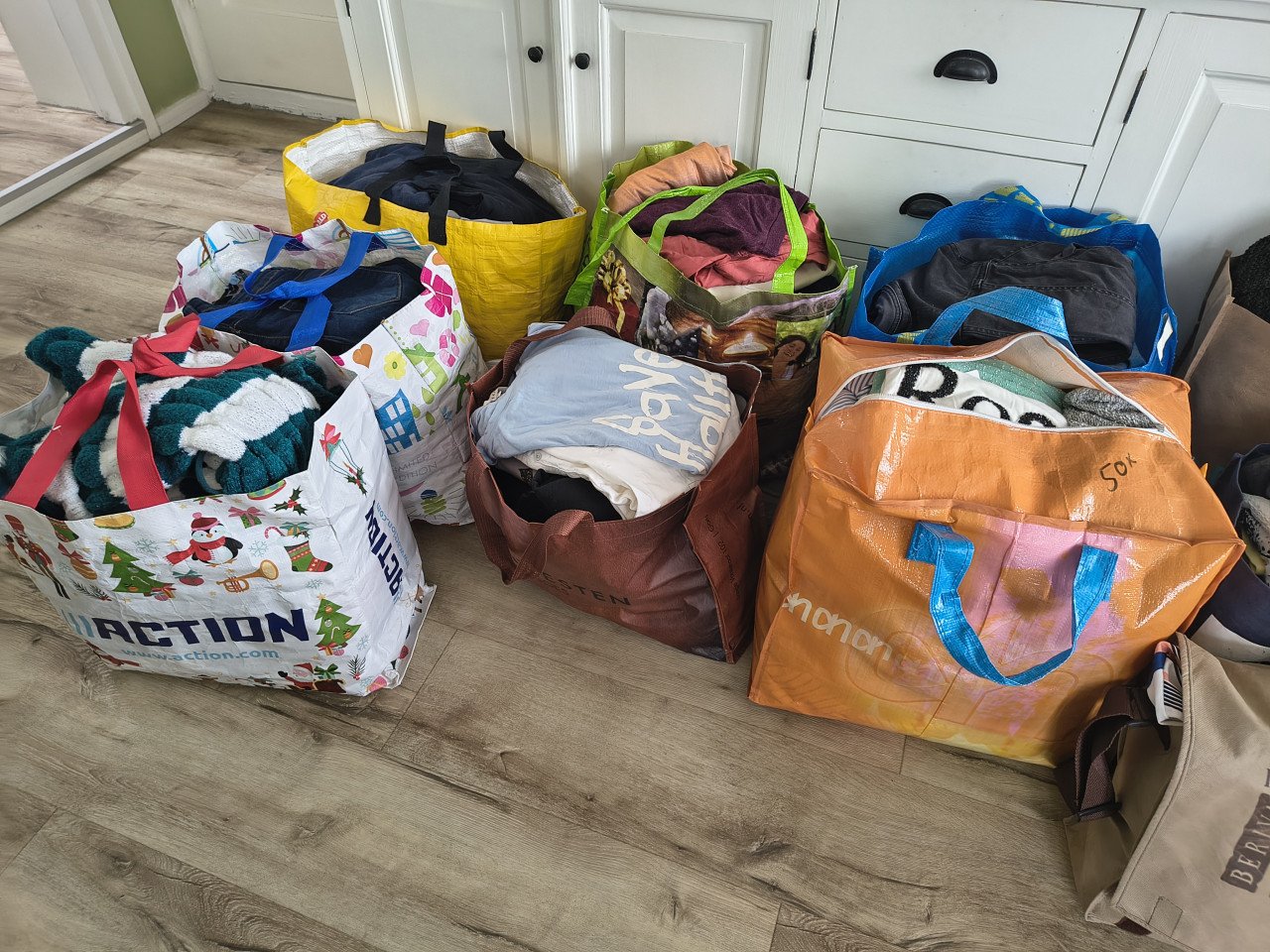 Enorme partij dameskleding, kledingpakket XS, S, M, L, XL. 450 stuks!