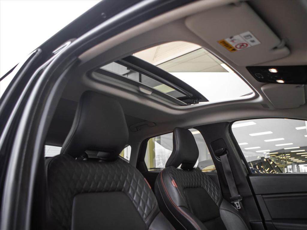 Renault Captur tce 130pk initiale paris automaat | panoramadak | 360 camera