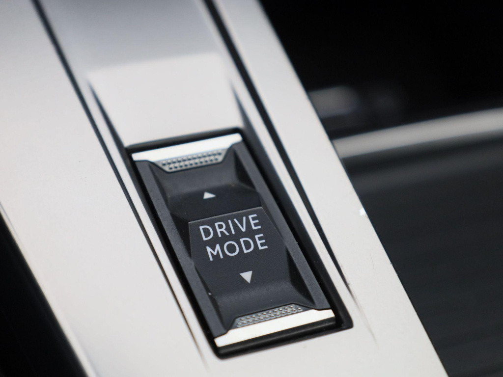 Peugeot 308 1.6 plug-in hybrid 180 allure | navigatie | apple carplay / and