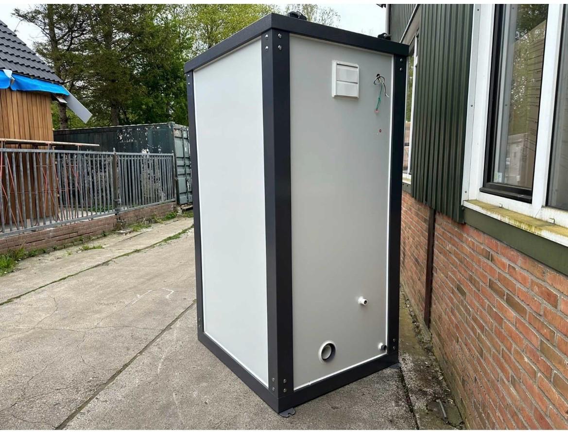 Toilet unit.