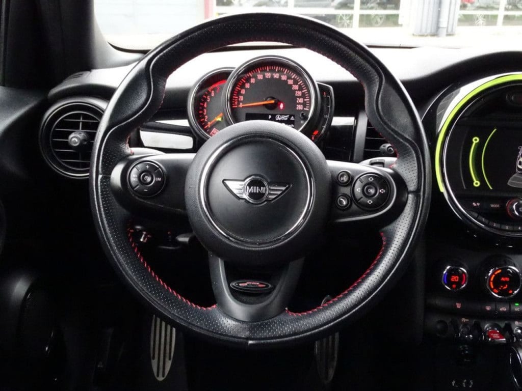 Mini Cooper mini 1.5 serious business automaat | jcw pack | king's cross