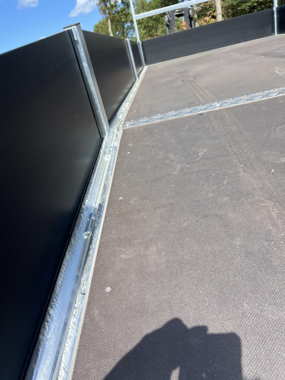 Beaver trailer 550x220