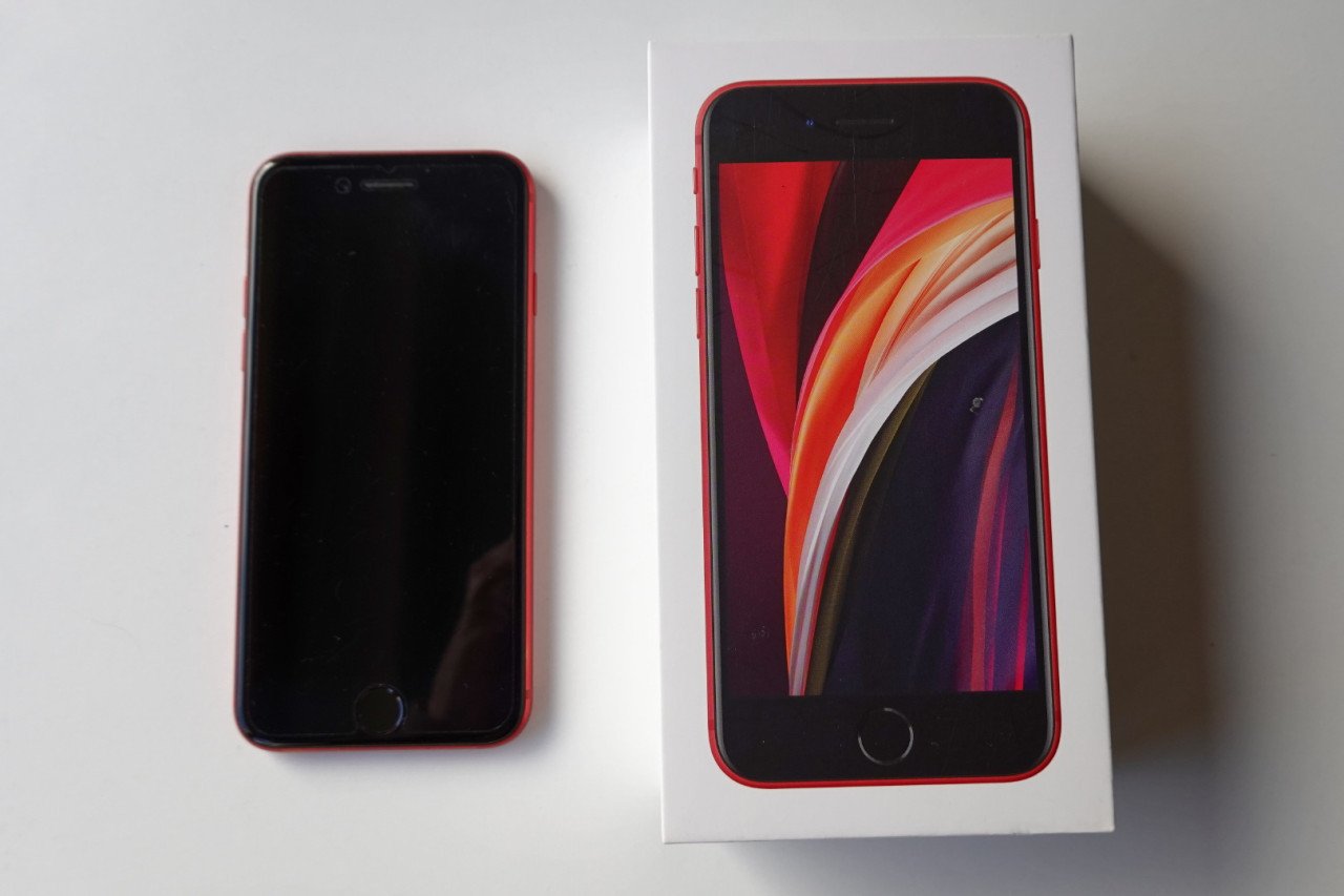 Iphone se rood 2020 64 GB