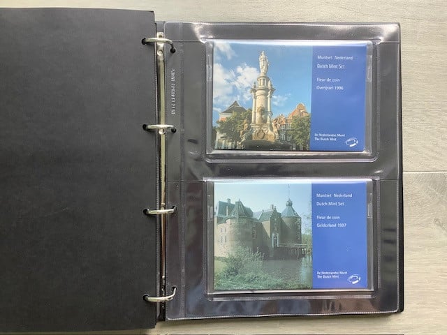 Nederland , FDC jaarsets periode 1982 t/m 2001 in album.