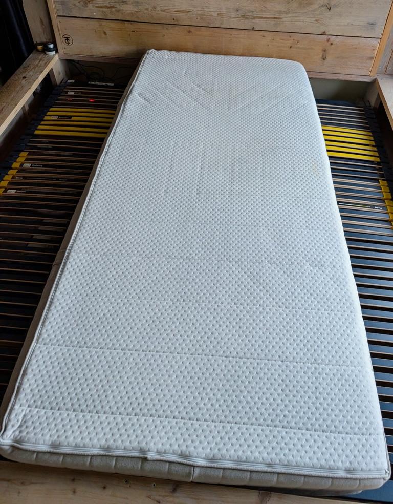 Stevig (natuur)latex matras 90x200cm (IKEA)
