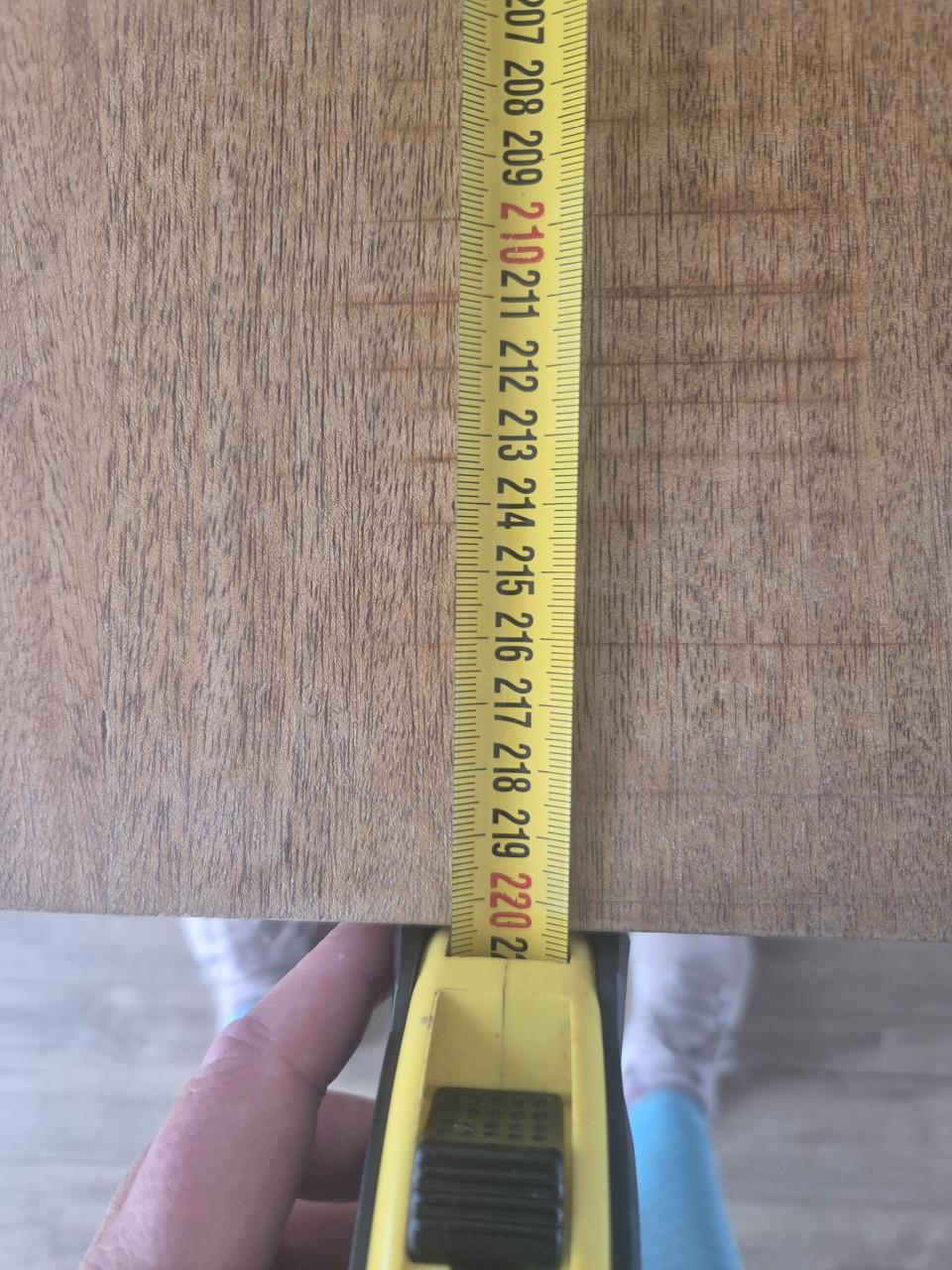 Eettafel inclusief 6 stoelen.