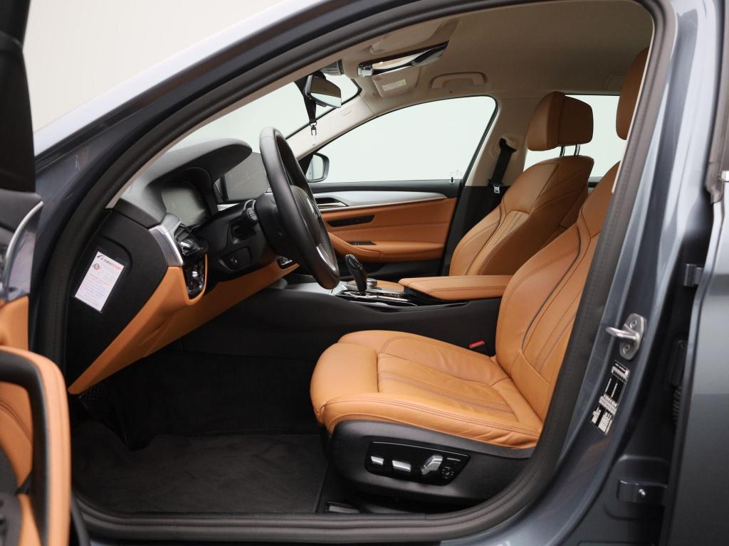 BMW 5 Serie touring 520i business edition plus | automaat | lmv | navigatie