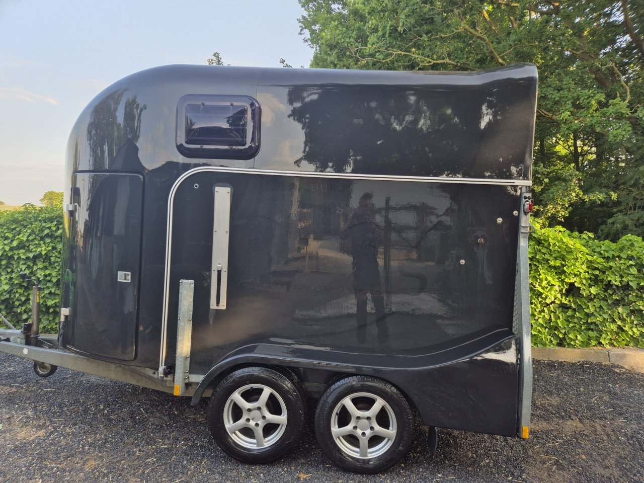 Mooie zeer ruime 2-paards polyester Brenderup trailer