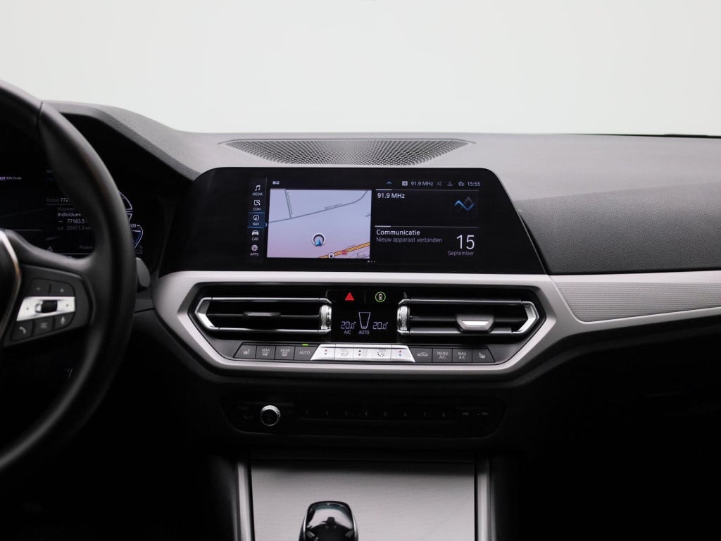 BMW 3-serie touring 330e business edition plus | automaat | navigatie | app
