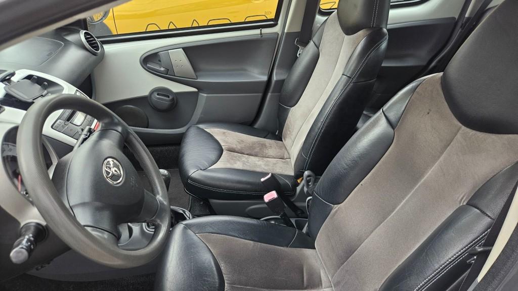 Toyota Aygo 1.0-12v xcite white