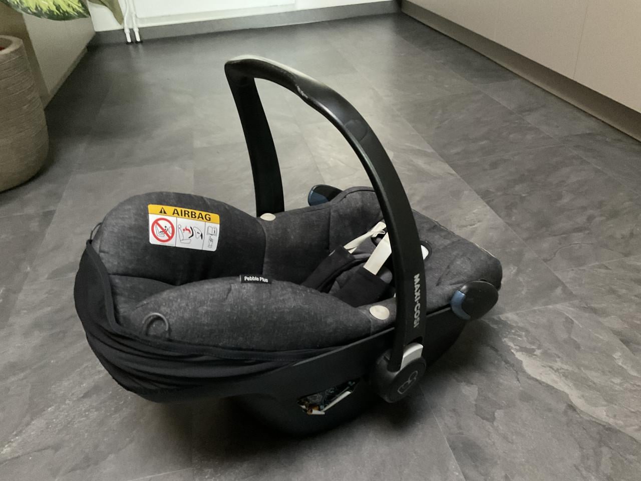 Maxi-Cosi. Pebble plus.