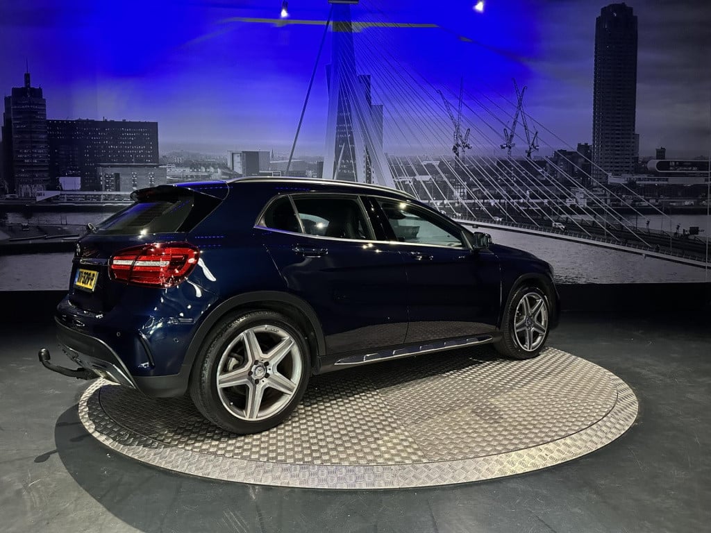 Mercedes-Benz Gla-klasse 180 business solution amg *camera*trekhaak*
