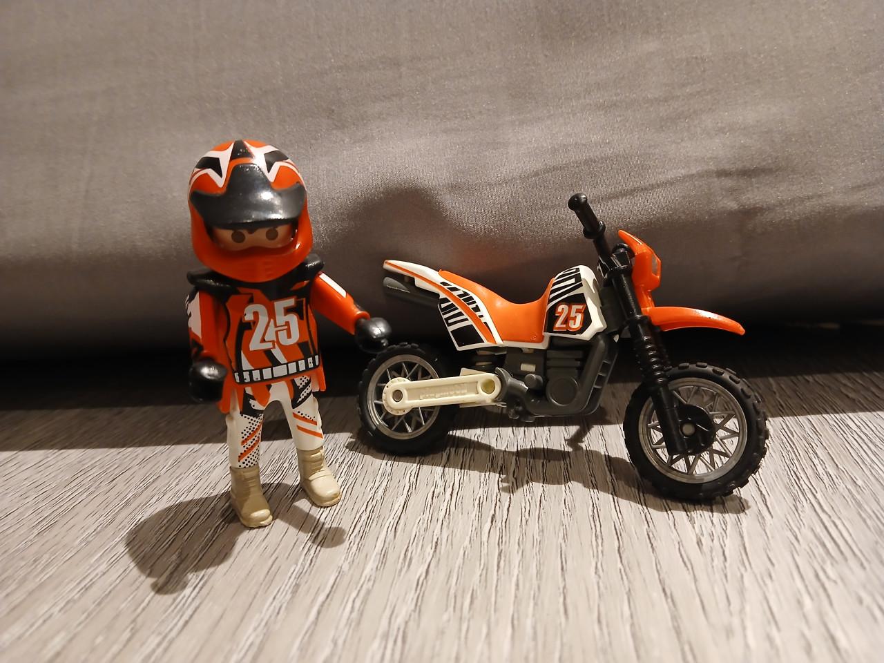 Playmobil motor met coureur, motorcrosser, voor Sinterklaas?