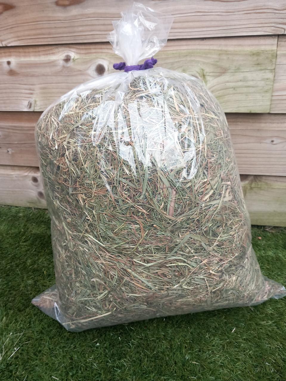 Knaagdieren hooi, vlas en zaagsel te koop.