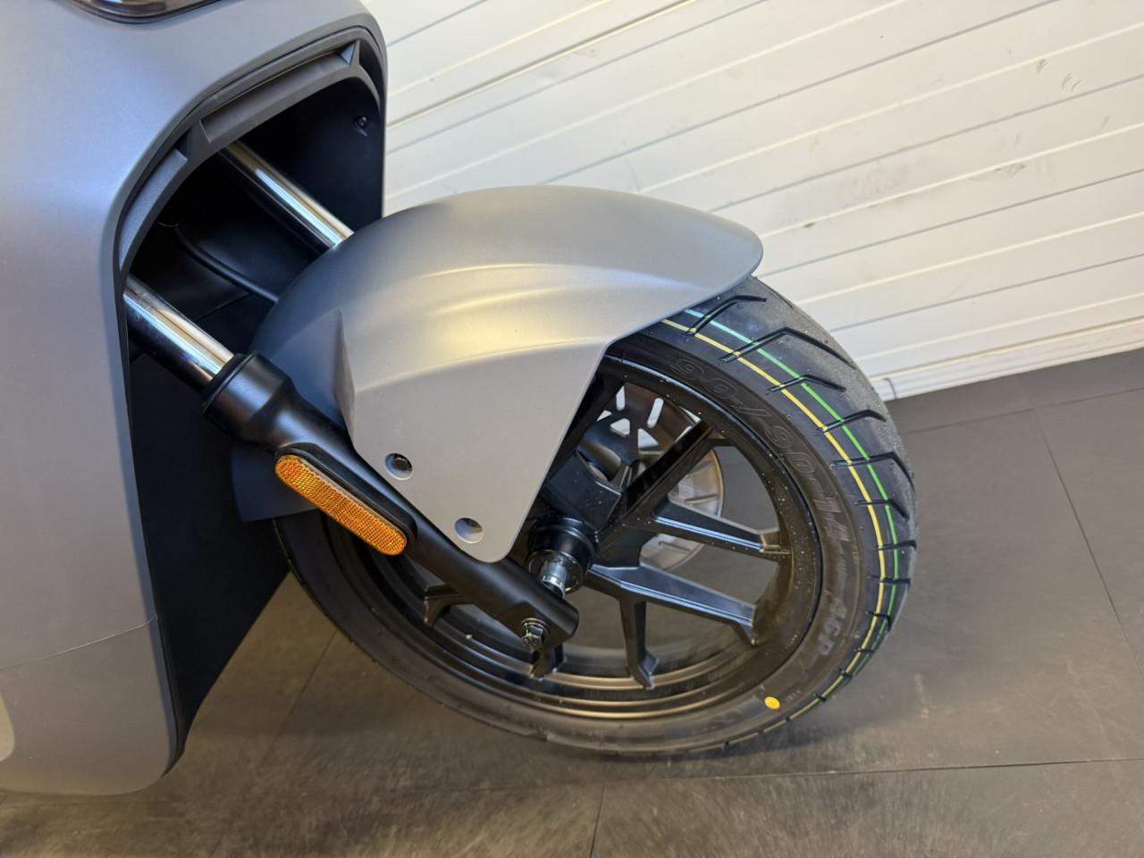 Niu NQIX 150, de beste smart E-scooter uit op voorraad!