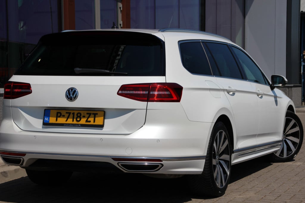Volkswagen Passat variant 2.0 tsi 220pk highline r-line | dynauidio | acc |