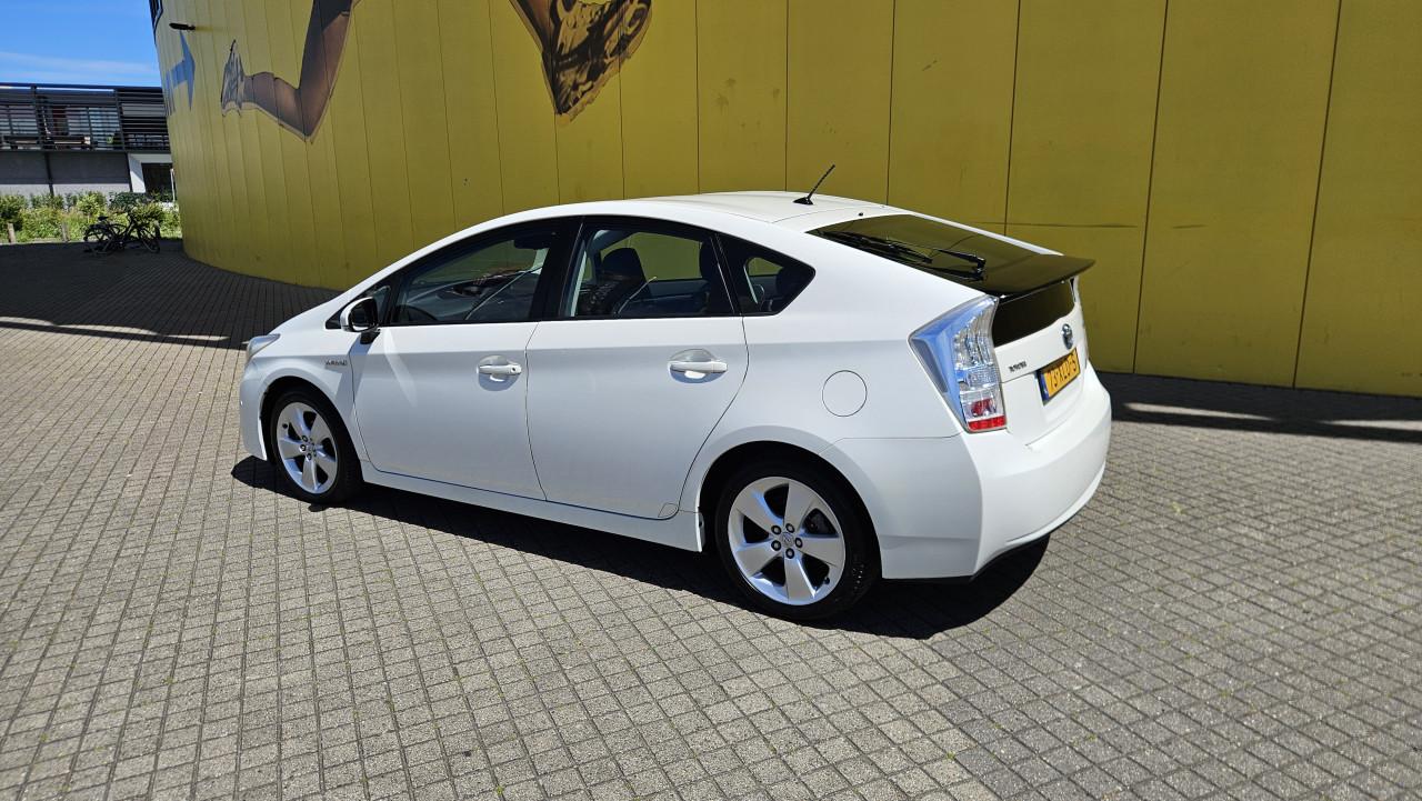 Zuinige en Ruime PRIUS 1.8 Automaat DYNAMIC Uitvoering !