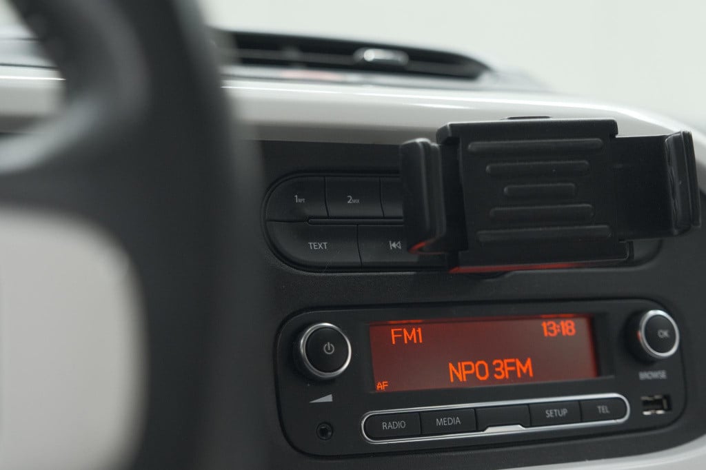 Renault Twingo sce limited | parkeersensoren | bluetooth | airco | 15 inch 