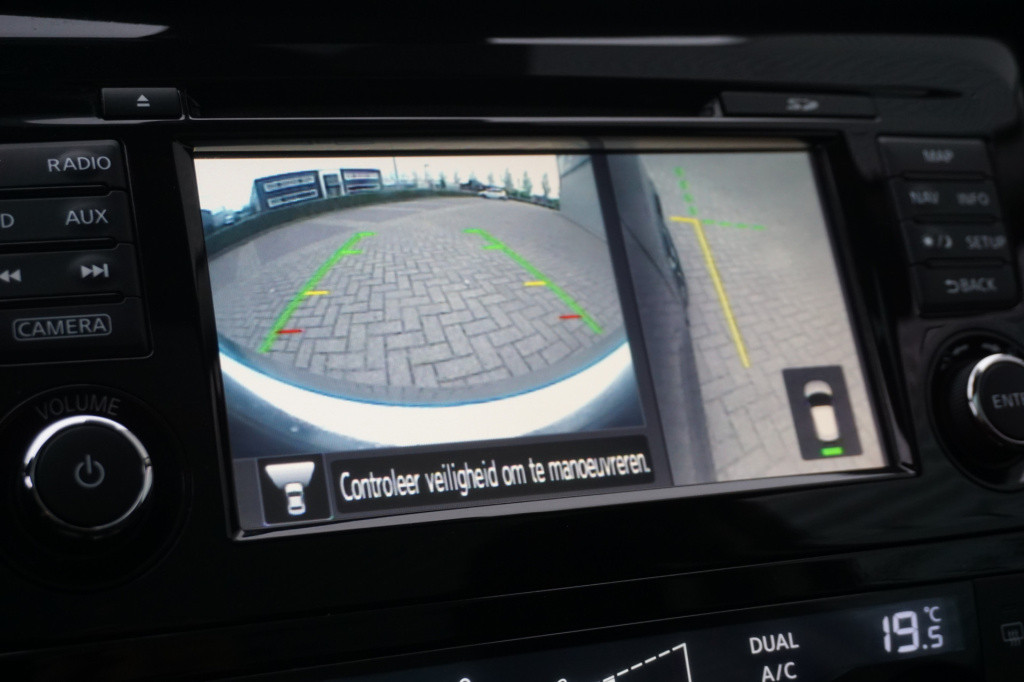 Nissan Qashqai 1.2 n-connecta climate / navi / camera / glazen dak / parkee