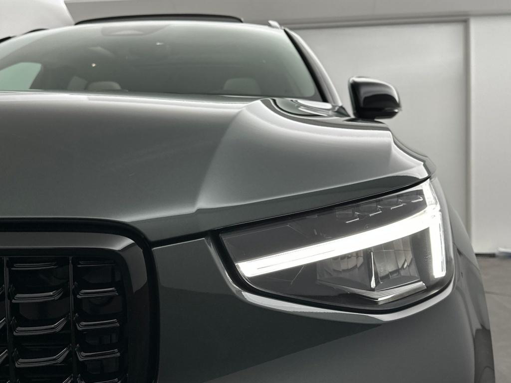Volvo XC40 b4 gt plus dark pano