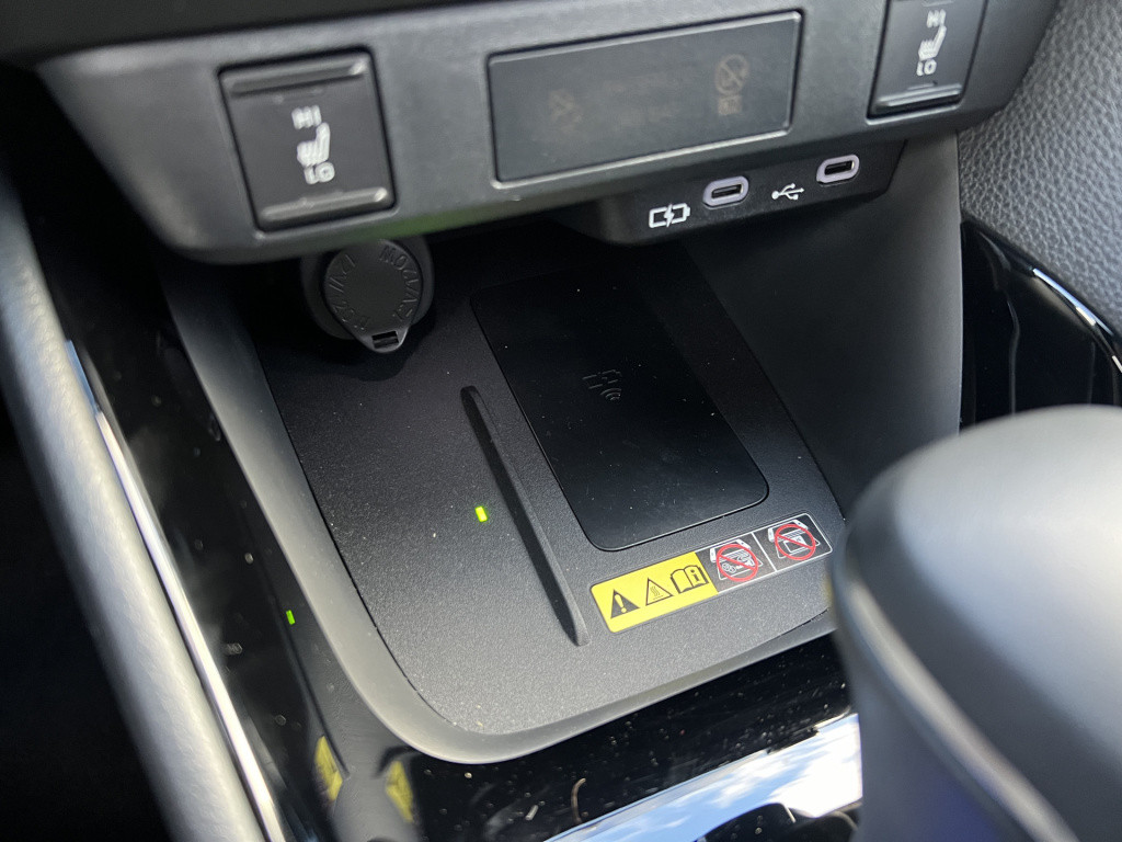 Toyota Yaris 1.5 hybrid 130 launch edition jbl audio | headup display | sto