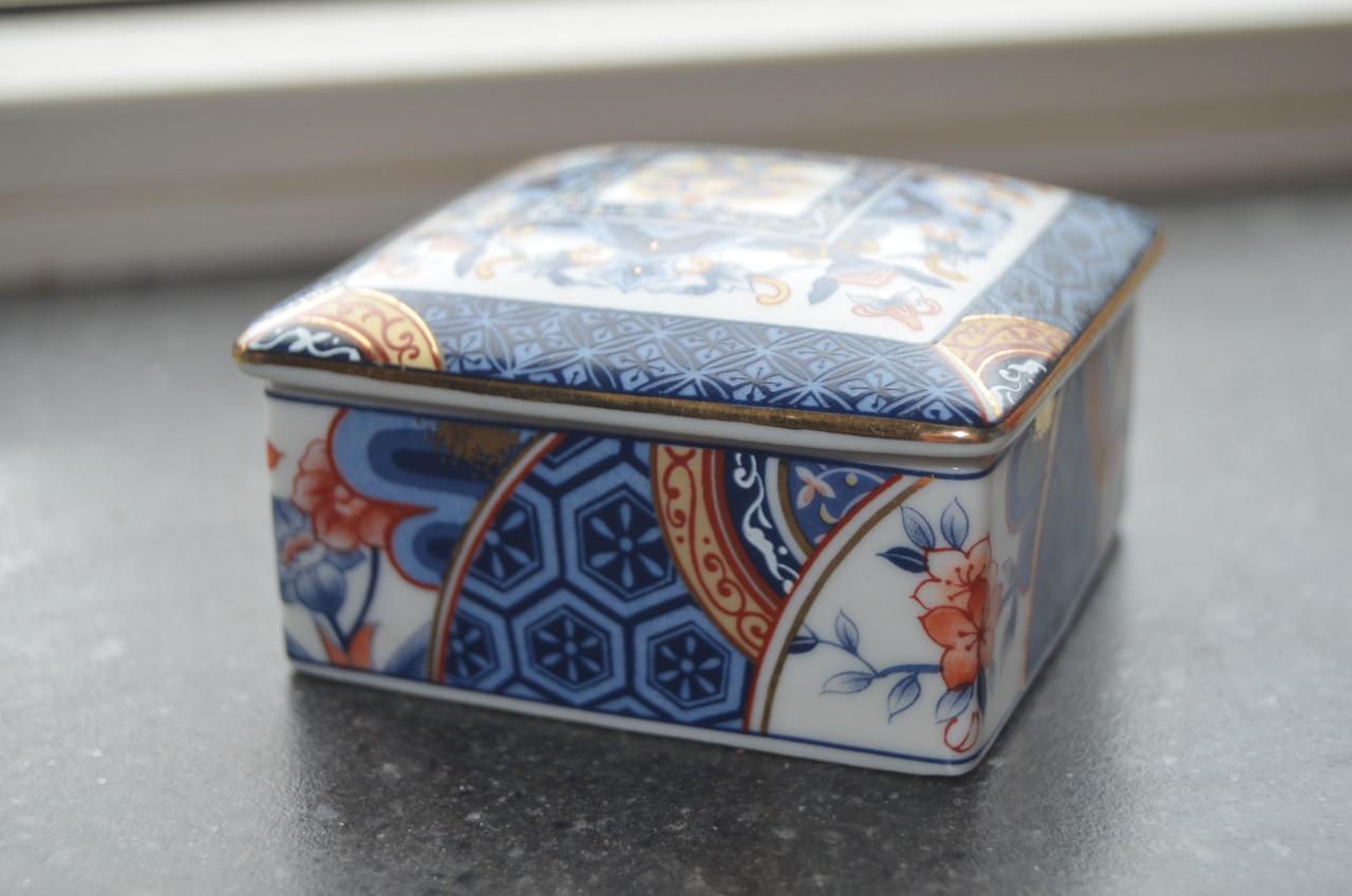 VAGA porseleinen bakje / doosje / dinges ipst.