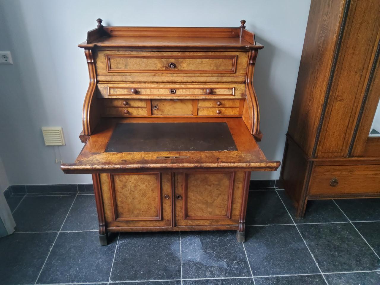Notenhouten Biedemeijer secretair