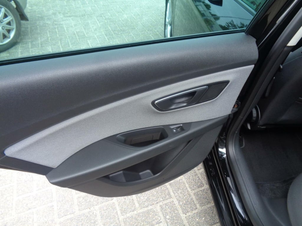 Seat Leon Sportstourer st 1.0 ecotsi style business/airco/led/pdc/automaat 