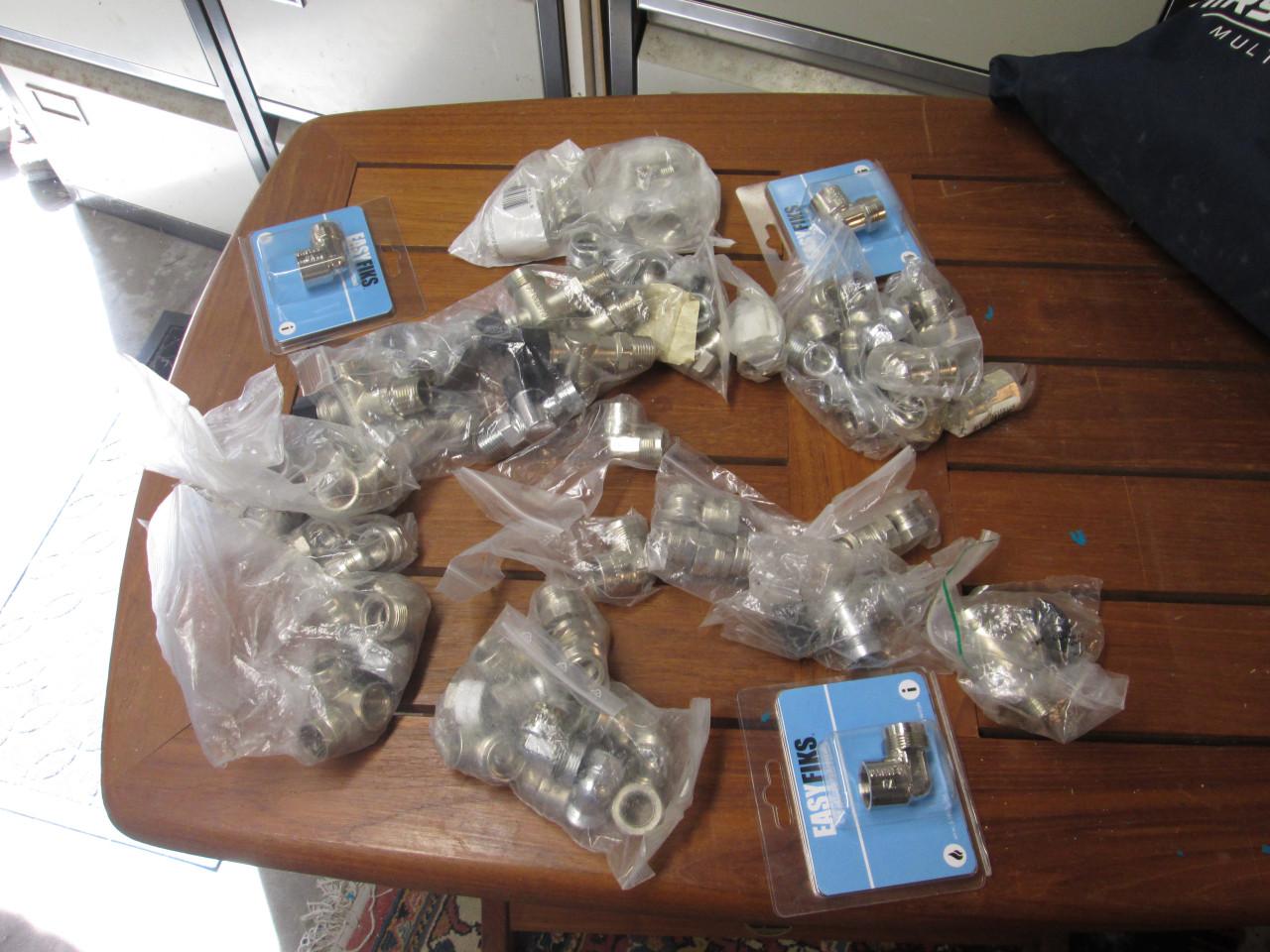 Heleboel gas koppelingen en aansluitingen NIEUW