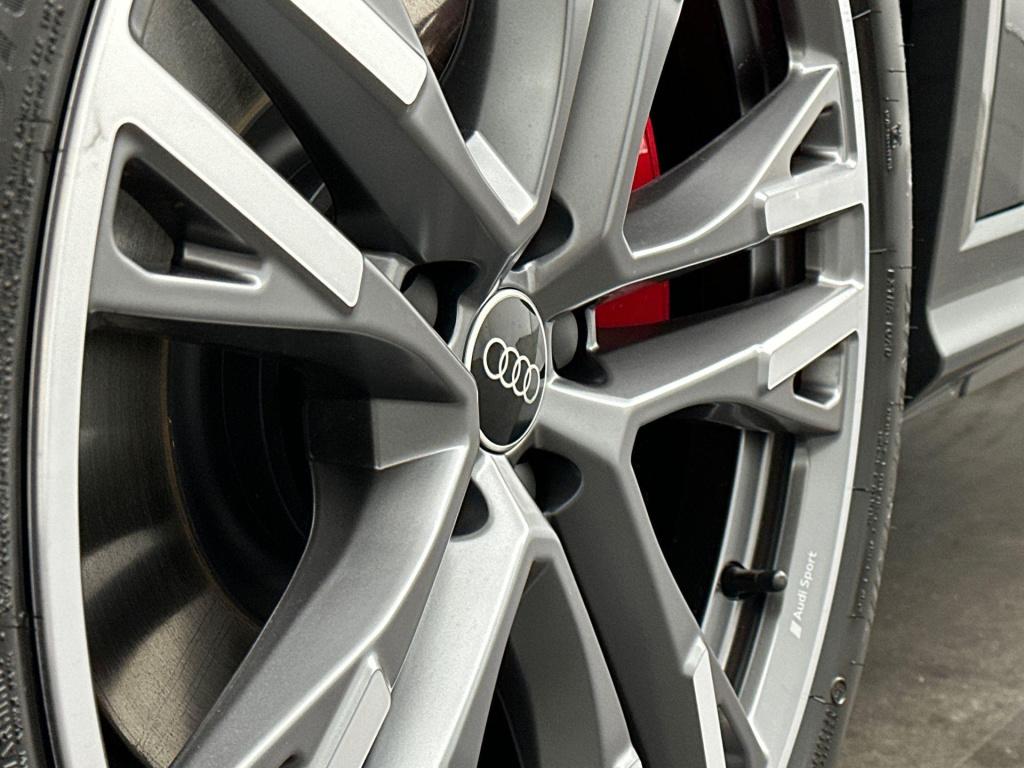 Audi Q5 s edition competition e-hybrid 270 kw / 367 pk suv