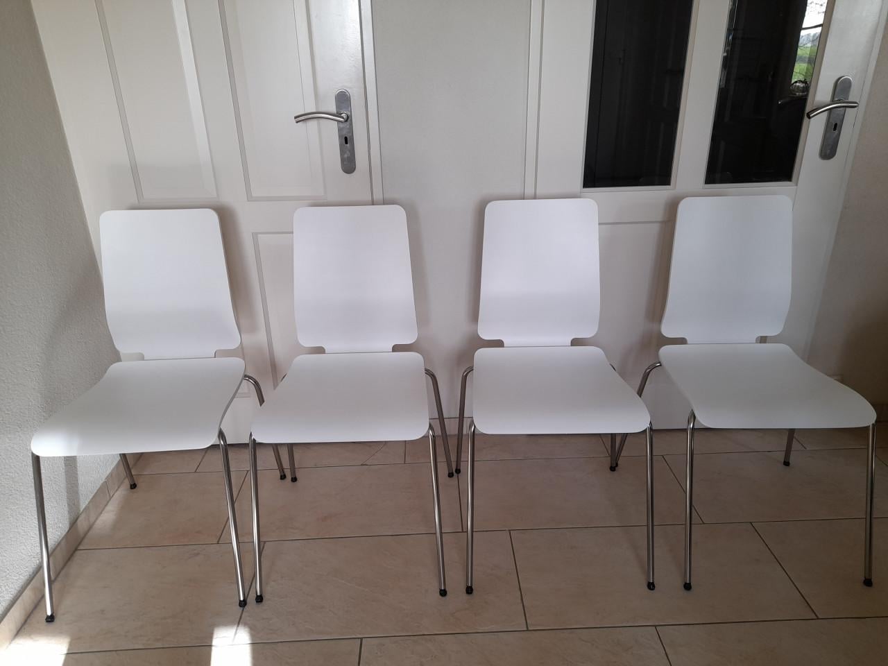 4 Witte houten stoelen ( in goede staat )